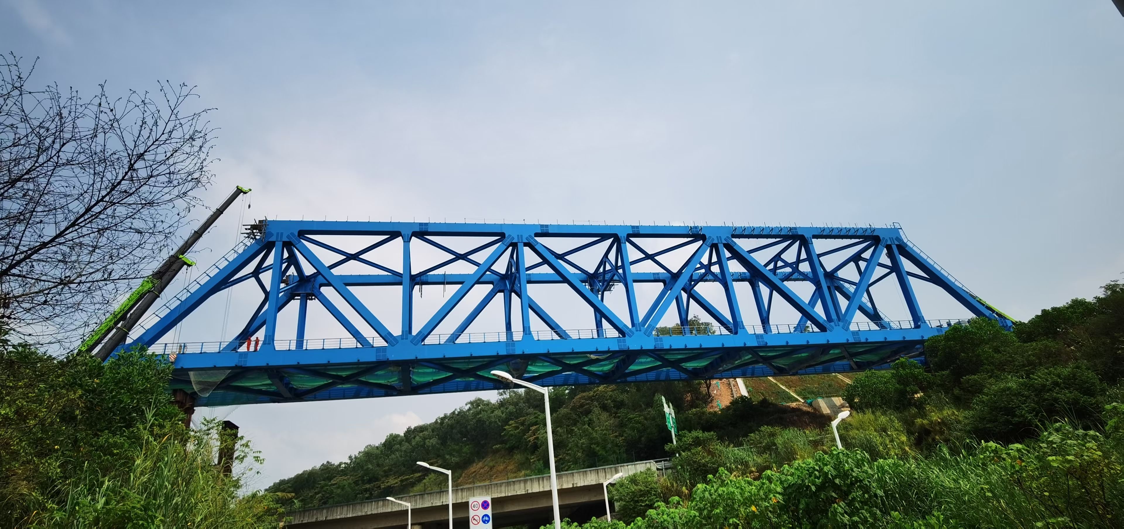 江門市南沙港鐵路112m鋼桁梁頂推安裝
